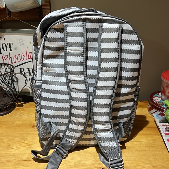 31 backpack - Picture 3 of 3